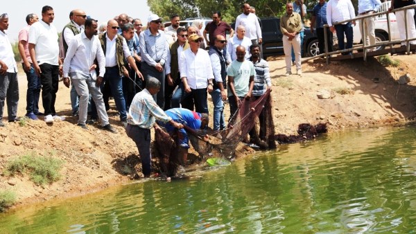 جولة وزير الرى ومحافظ أسوان