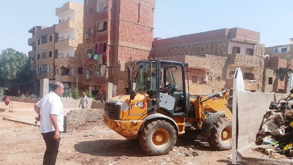 أسوان .. رفع 400 طن من القمامة و المخلفات والتراكمات بحى شرق