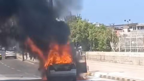 تفحم سيارة بكورنيش الإسكندرية
