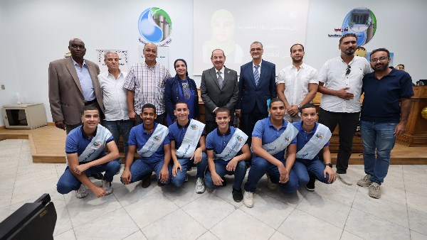تكريم أبناء العاملين المتفوقين دراسيًا 