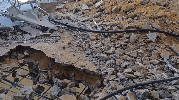بدء ازالة العقار المائل بالمندرة