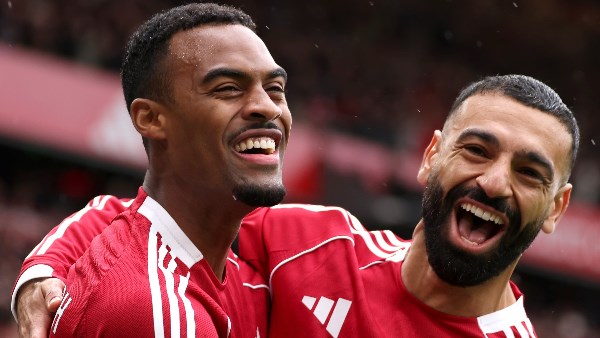 محمد صلاح يصنع هدف ليفربول الأول في شباك إيفرتون ..