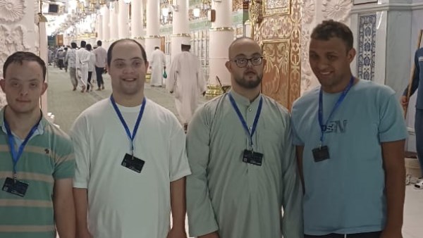 وفد زوى الهمم يودون مناسك العمرة 