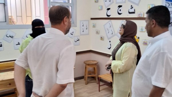 مدير تعليم مطروح  خلال الجولة 