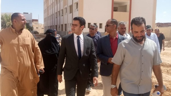 نايب  محافظ مطروح   خلال الجولة 