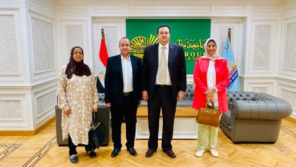 ريس  جامعة مطروح خلال لقاء مسولى وزارة الثقافة 