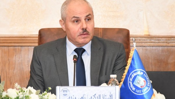 رئيس جامعة قناة السويس 