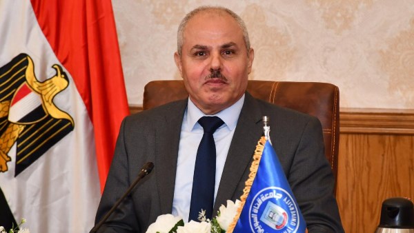 رئيس جامعة القناة 