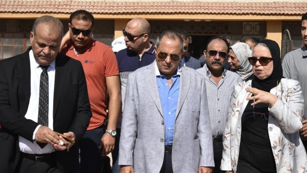 محافظ بورسعيد يطالب بسرعة تسليم الكتب قبل انطلاق العام الدراسي الجديد