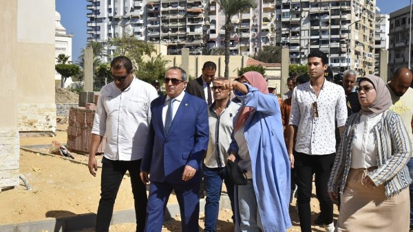 محافظ بورسعيد يتفقد أعمال تطوير ورفع كفاءة شاليهات المعمورة بحي الشرق