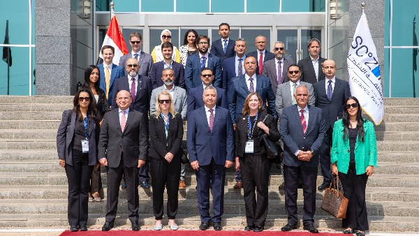 اقتصادية قناة السويس تستقبل الوفد الأمريكي بالسخنة للتعرف على قصص نجاح مشغلي الميناء 