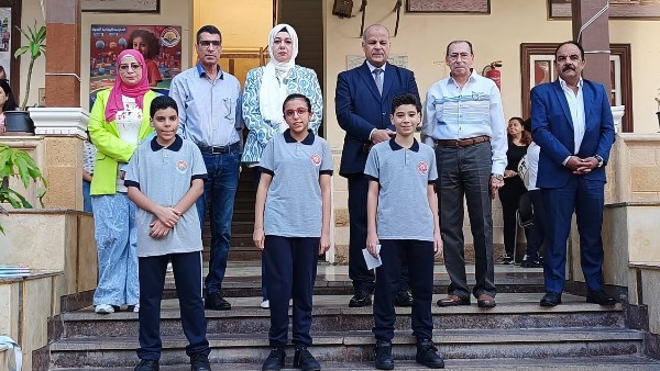 مدير تعليم بورسعيد يشارك طلاب اليونانية طابور الصباح في أول أيام الدراسة... صور