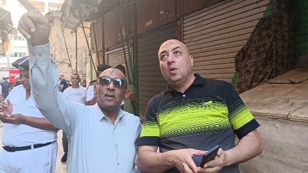 سكرتير عام بورسعيد .. حذرنا مسبقا المظلات كانت سبب فى إعاقة وصول الحماية المدنية و امتداد النيران للعقارات المجاورة