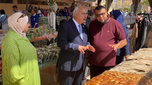 شاهد.. افتتاح معرض أنهار الخير بدمياط لتوفير السلع الغذائية