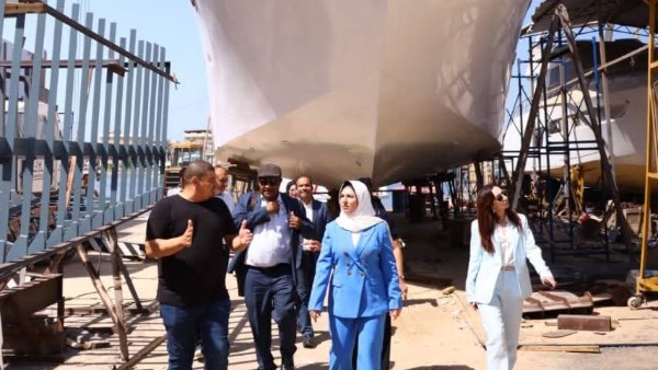 وفد اليونسكو يتفقد ترسانة السمبسكاني لصناعة السفن واليخوت بعزبة البرج