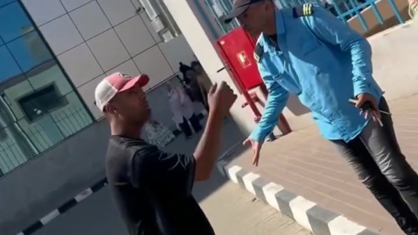 قرار عاجل عقب واقعة اعتداء سايس على عاملي مستشفي طنطا العام ..صور