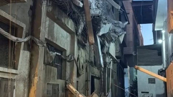 انهيار اجزاء المصنع بالمحلة