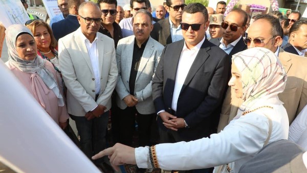 وزير الإسكان 