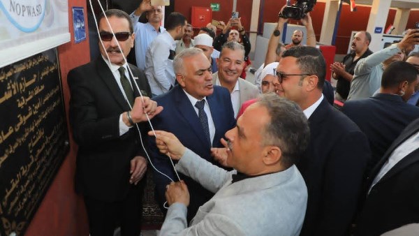 وزير الإسكان 