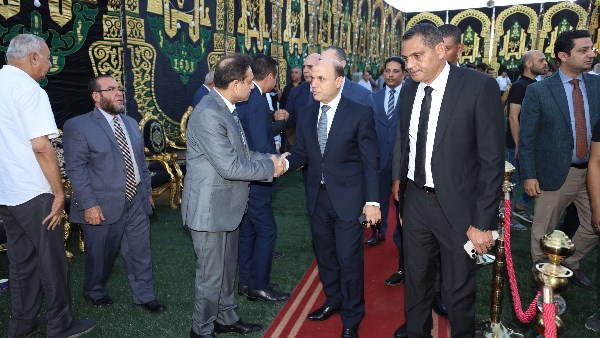 محافظ كفر الشيخ يقدم واجب العزاء في وفاة والدة مدير إدارة المرور.. صور