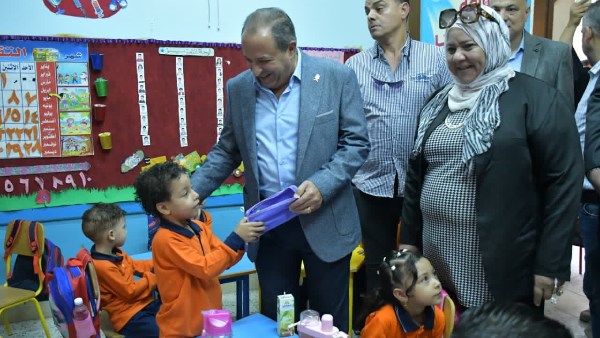 حولة تفقدية لمحافظ بورسعيد بعدد من المدارس 