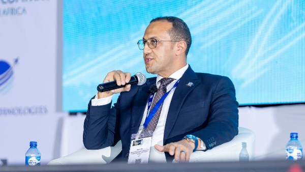 رئيس القابضة للمطارات