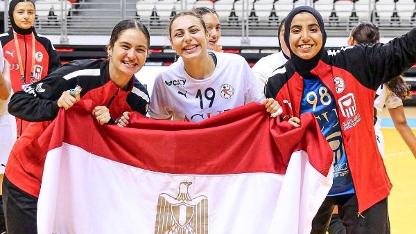 منتخب مصر للشابات بعد فوزه ببطولة أفريقيا لكرة اليد 