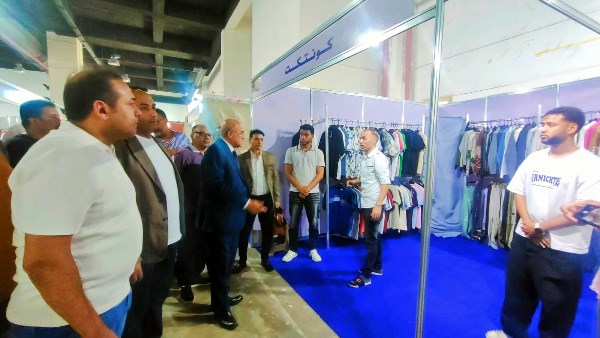 خلال المعرض