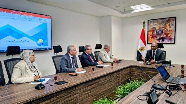 خلال الاجتماع