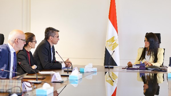 خلال الاجتماع