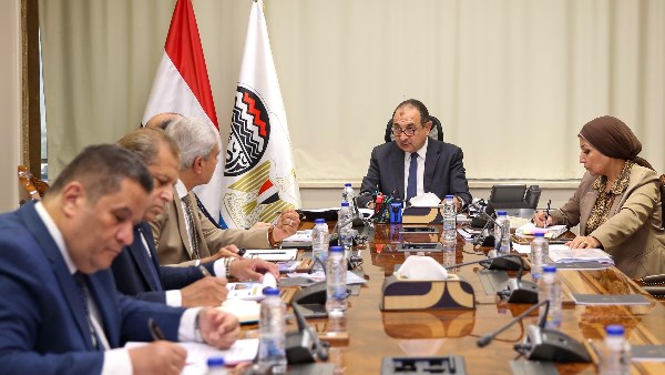 وزير قطاع الاعمال خلال الاجتماع