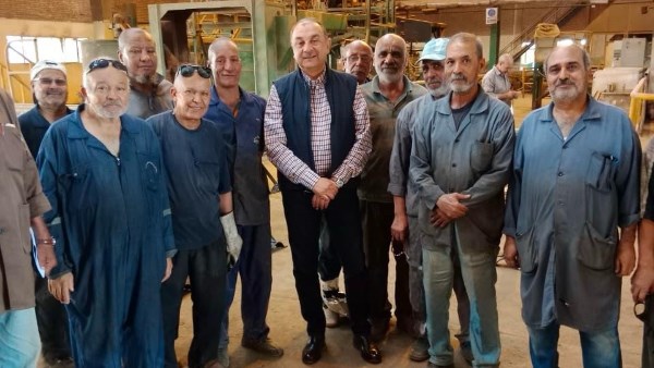 وزير قطاع الاعمال خلال الجولة