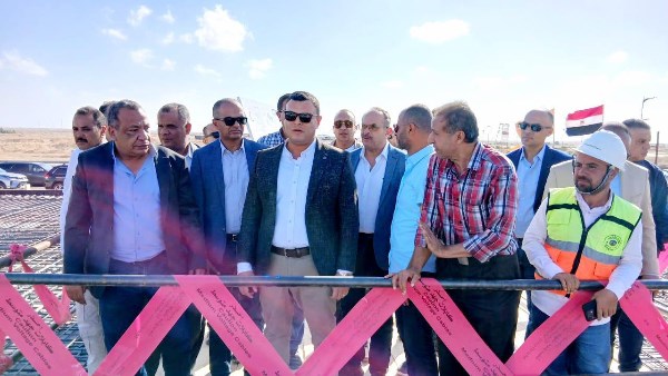 وزير الاسكان خلال الجولة