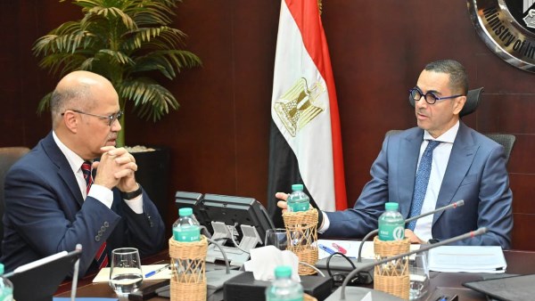 وزير الاستثمار خلال الاجتماع