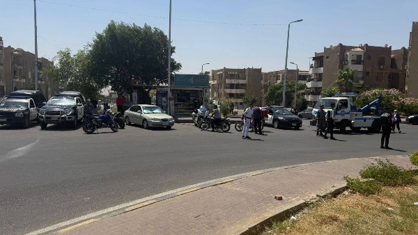 لضبط المخالفين .. أمن القاهرة يشن حملات مرورية بمدخل التجمع الثالث