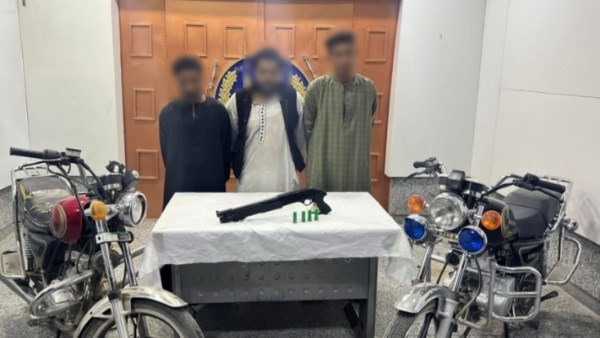 بحوزتهم سلاحا ناريا.. القبض على المتهمين بسرقة دراجة نارية بالأقصر