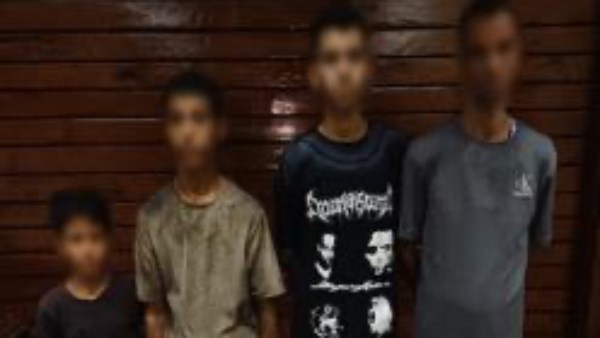 بعد انتشار الفيديو.. ضبط 3 أشخاص وطفل لتعاطيهم مخدر البودر فى الشارع