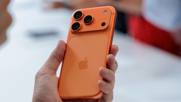 سعر iPhone 17 في السعودية والإمارات.. هل يستحق الشراء؟