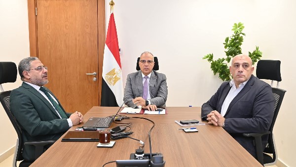 اجتمتع وزير الرى