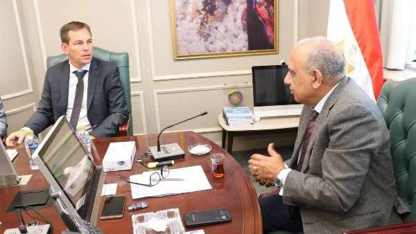 اجتماع وزير الكهرباء 