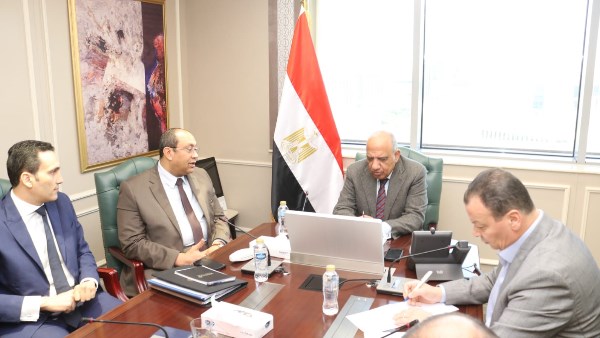 اجتماع وزير الكهرباء 