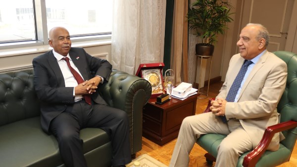 وزير الكهرباء ونظيره السوداني