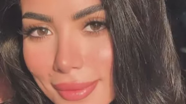 كارولين عزمي 