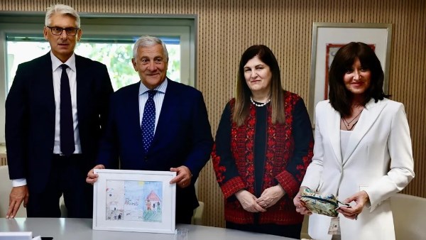 وزير خارجية إيطاليا يؤكد لنظيرته الفلسطينية دعم بلاده لحل الدولتين