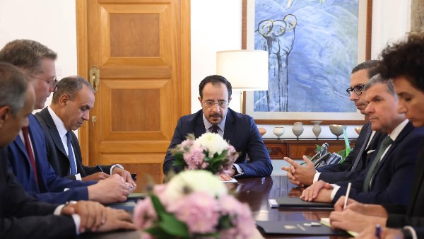 وزير الخارجية يلتقي رئيس قبرص 