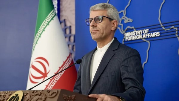 إيران ترد على أستراليا بخفض التمثيل الدبلوماسي وتصف اتهامات 
