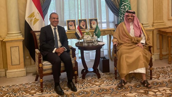 وزير الخارجية يلتقي نظيره السعودي في الرياض