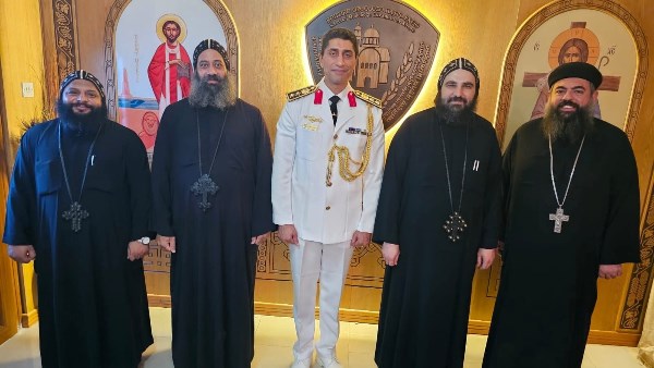 زيارة الملحق العسكري الجديد للكنيسة في قبرص