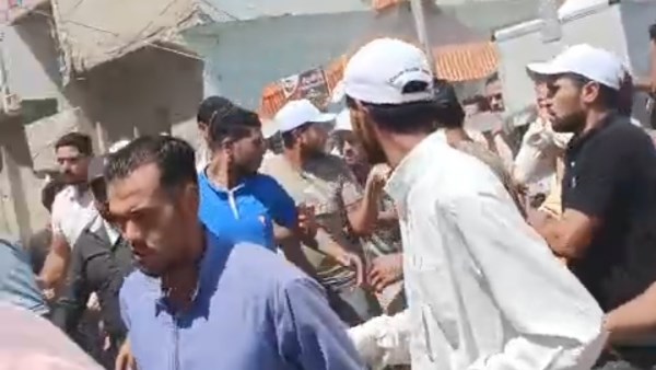 اصطدمت به سيارة.. تشييع جثمان أمين شرطة بالدقهلية