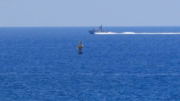 الجيش اللبناني يحبط مغادرة سفينة وقود لميناء بيروت بطريقة غير قانونية